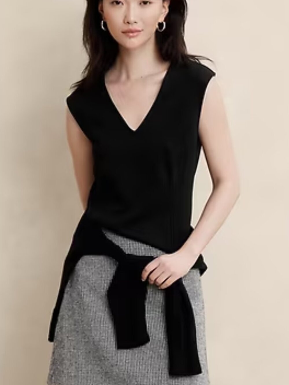 Banana Republic - Black Soft Touch Scuba V-Neck Top - Small